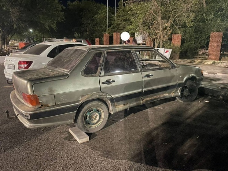 В Элисте подросток сел за руль авто и сбил пешехода