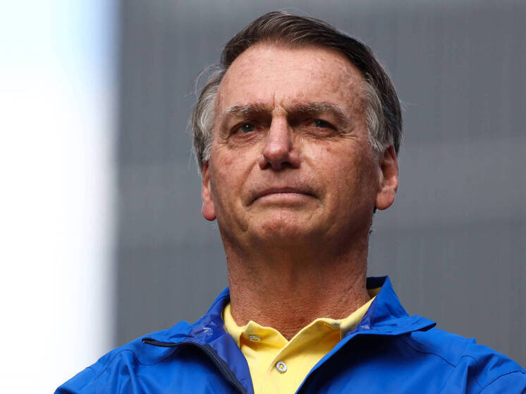 Folha de Sao Paulo: бразильская полиция подозревает экс-президента Болсонару в отмывании денег