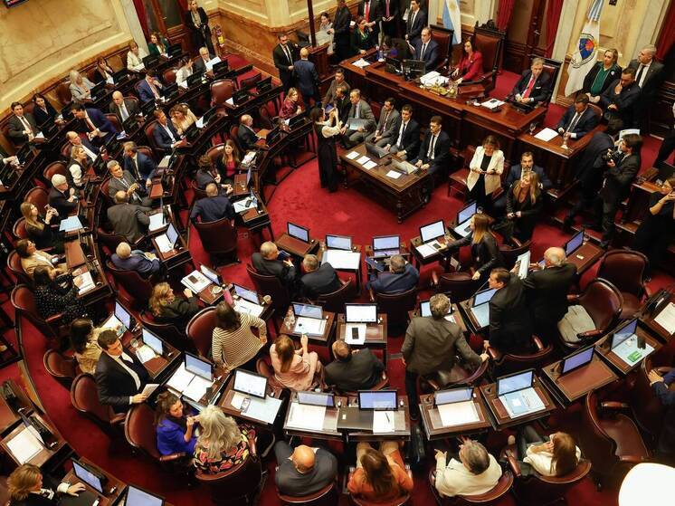 Сенат Аргентины отменил пять указов президента Милея