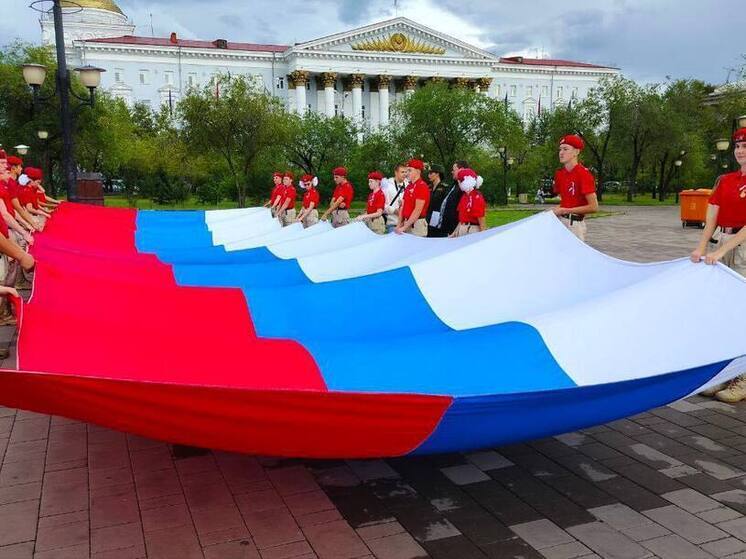 Осипов поздравил забайкальцев с Днем государственного флага России