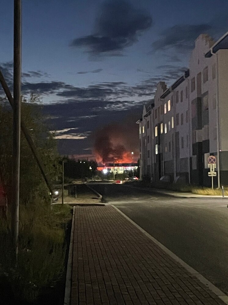 «Ароматный» пожар случился на промзоне в Губкинском