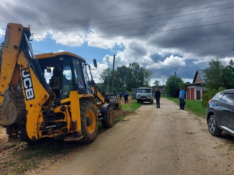 Прокуратура контролирует ремонт водопровода в Селивановском районе