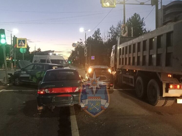 На проспекте Ленина в Тосно произошло массовое ДТП