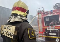 В Мурманске 21 августа загорелся одноэтажный склад на улице Промышленная, 13