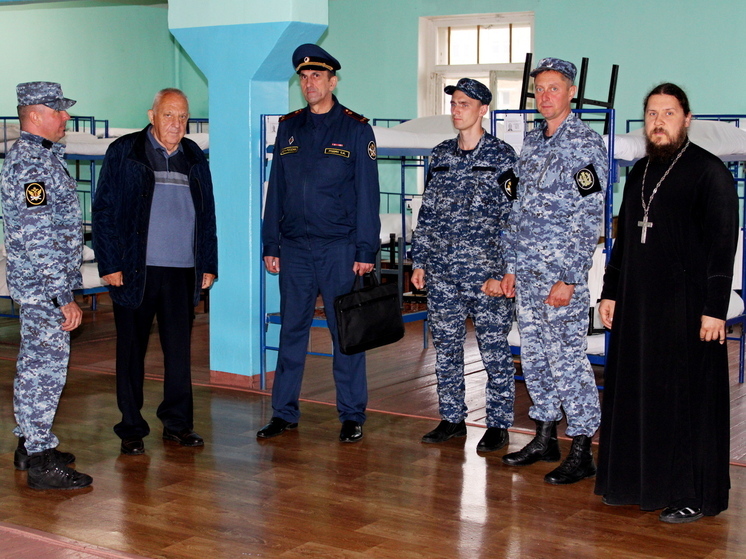 Председатель региональной ОНК навестил осужденных ИК-6 в Сосновом Бору