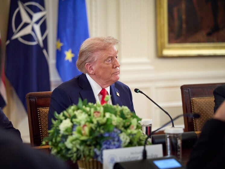 Источники сообщают, что Трамп пока отказывается от мирных переговоров с Россией и Украиной. Президент США сообщил своим высшим советникам, что трехсторонняя встреча состоится после того, как лидеры двух стран встретятся в первую очередь
