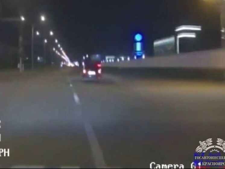 В Красноярске три подростка ночью устроили гонки с ГАИ на угнанном автомобиле