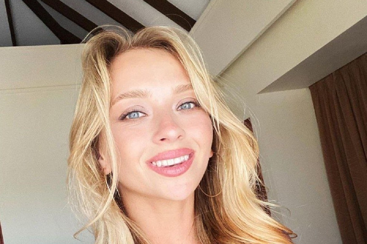 Фигуристка снялась в цветочном бикини