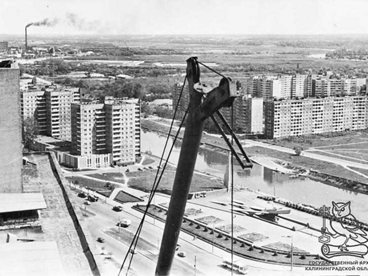 Калининградский госархив показал вид сверху на проспект и набережные в 1987 году