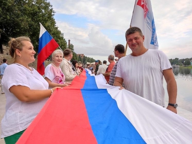 Игорь Иванов поздравил псковичей с Днем Государственного флага