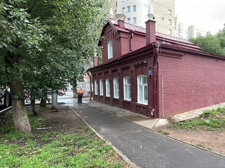 Киров избавляется от луж: масштабные работы по водоотведению на тротуарах