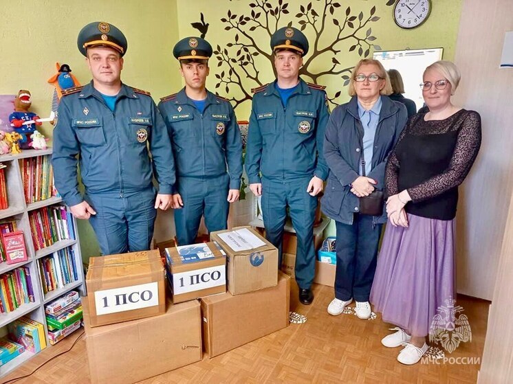 Псковские сотрудники МЧС провели акцию «Собери рюкзак добра»