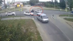 Мотоциклист влетел в «Ладу» и погиб в Ельце: кадры смертельного ДТП
