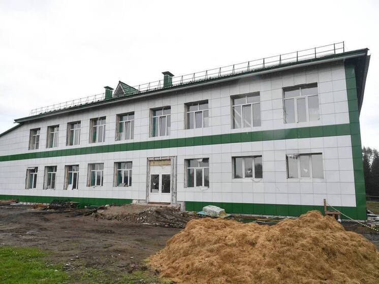 Хоценко поручил завершить ремонт Муромцевской школы до конца года