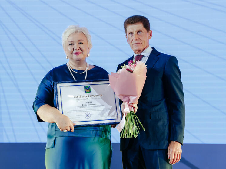 Губернатор Приморья наградил лучших педагогов края на августовской конференции