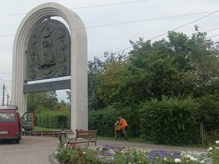 В Курске идет ремонт знака иконы Курской Коренной Божией Матери «Знамение»