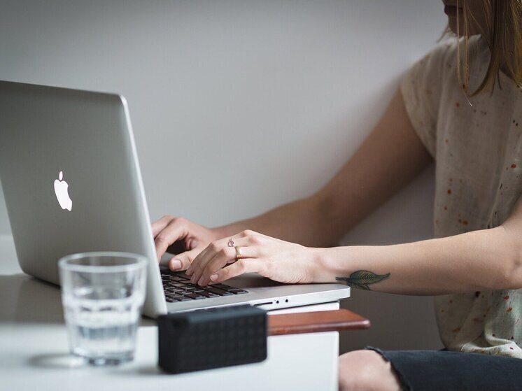 Запись к врачу стала доступна псковичам через мессенджер MAX