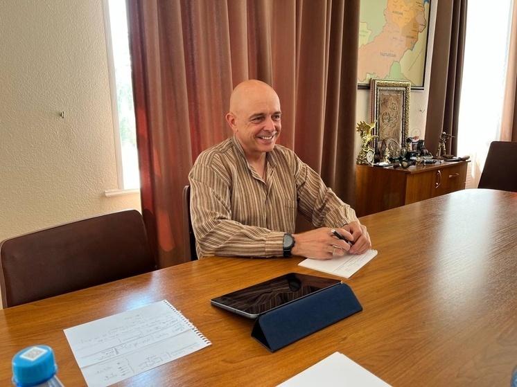 Сергей Сокол поздравил жителей Хакасии с Днем флага России