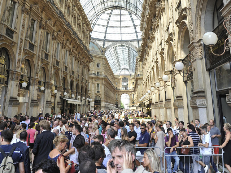 Почти 60% россиян совмещают покупки в ТЦ и на маркетплейсах