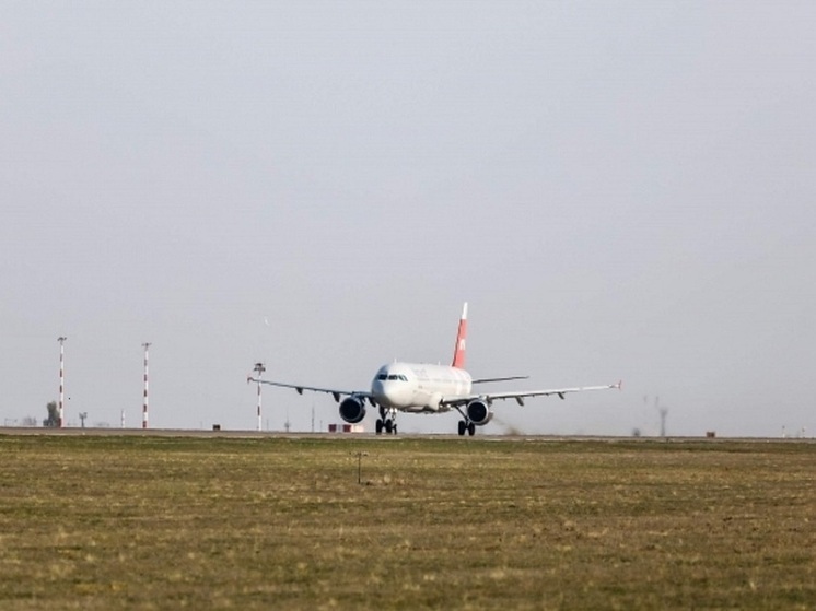 Два авиалайнера ушли на запасной аэродром из-за ограничений в Волгограде