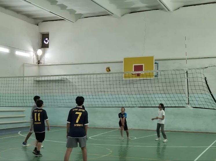 В Калмыкии продолжаются игры дворового волейбола