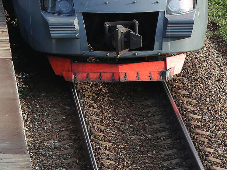 Мужчина погиб под колесами поезда в Новой Москве