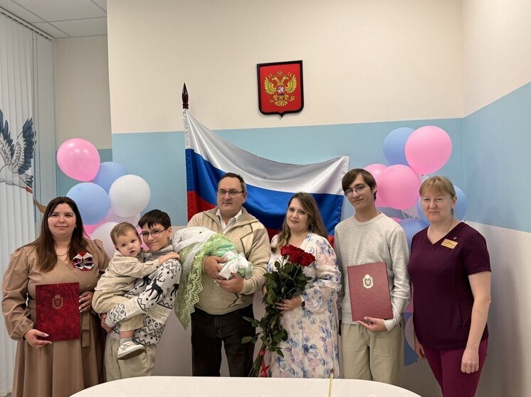 В Туле 33 новорожденных торжественно отправились домой в День флага
