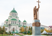 Это зрелище, напоминающее соревнования по клифф-дайвингу, выглядит эффектно, но при этом таит под собой серьезные опасности.