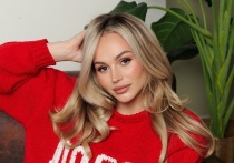 30-летняя российская футболистка Ксения Коваленко показалась в стильном наряде, подчеркнувшем ее главные достоинства. Жена футболиста Дениса Глушакова и мама двоих детей восхитила подписчиков.