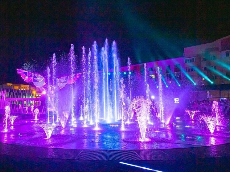 Музыкальная мистерия: в Новом Уренгое к 50-летию города открыли уникальный мультимедийный фонтан