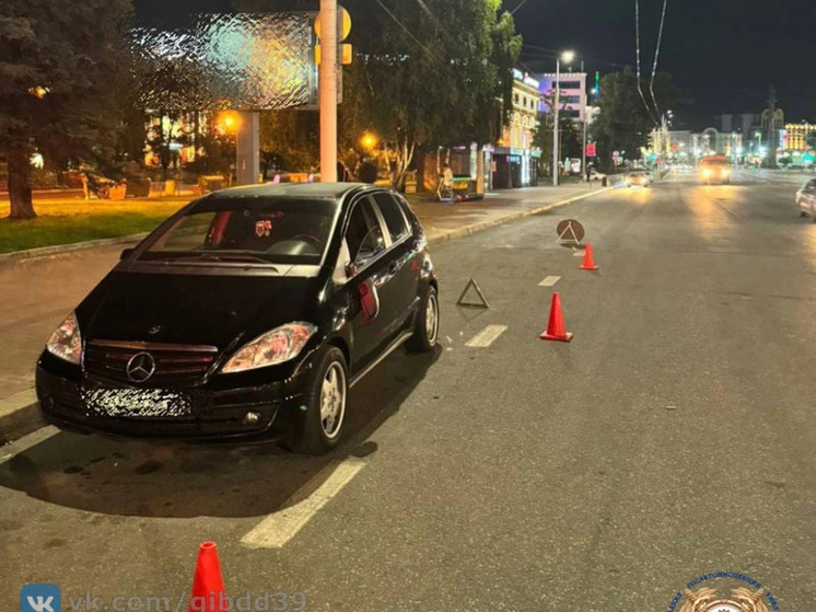 В Калининграде водитель скутера сбил велосипедиста и скрылся с места ДТП