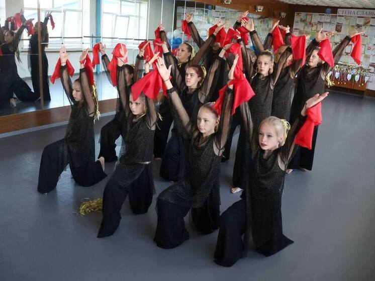 В Хакасии по просьбам юных танцоров заменили травмпоопасный пол в ДК