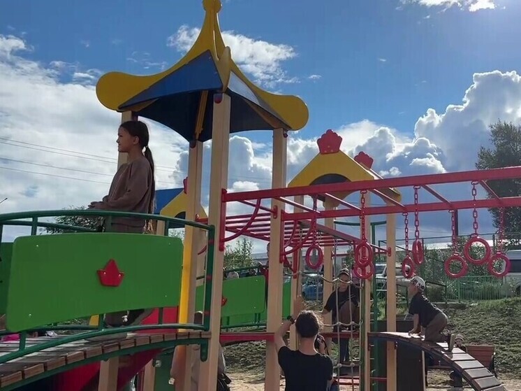 В Кяхте открыли современную детскую игровую площадку