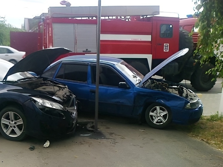 В Борисоглебском районе Воронежа столкнулись Volkswagen и Lada Kalina