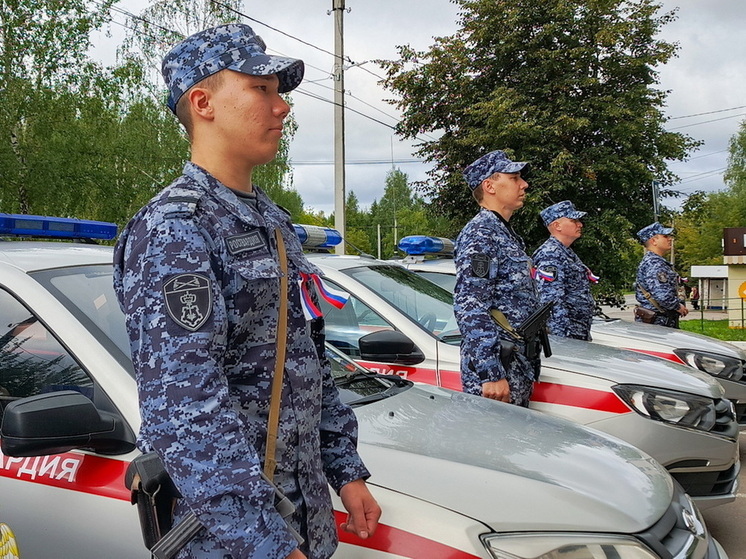 В Марий Эл росгвардейцы присоединились к патриотическим акциям, посвященным Дню Российского флага