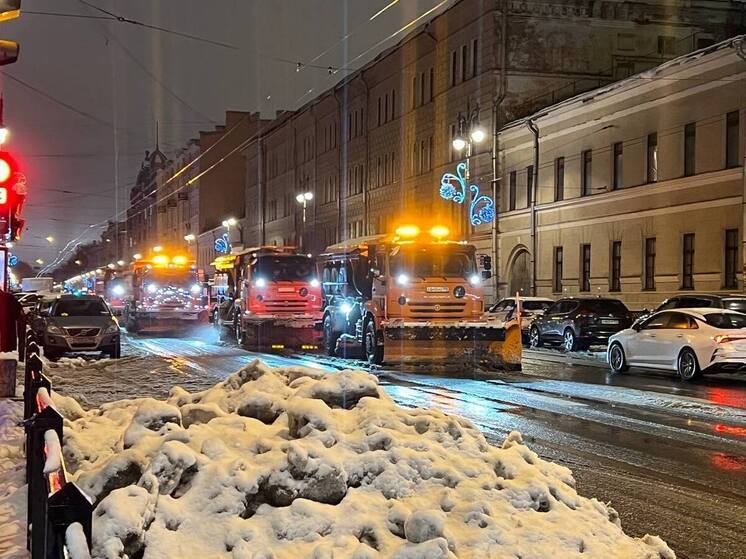 К борьбе со снежными коллапсами в Петербурге начали готовиться уже в августе