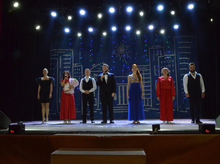 Харцызск отметил День флага концертом для защитников Отечества