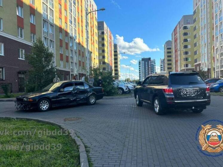 Калининградца госпитализировали после столкновения во дворе