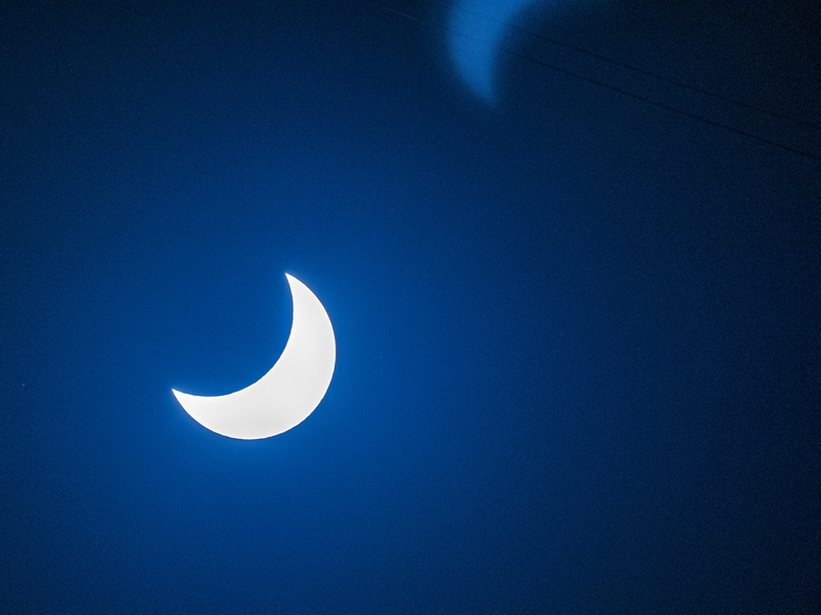 Апокалиптическая чёрная Луна прошла сегодня утром рядом с Солнцем