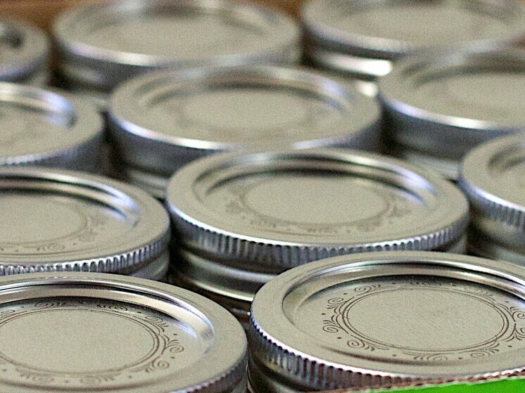 В Калужской области изъято более тонны некачественных консервов