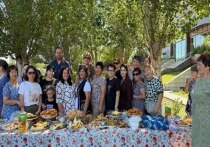 В Камызякской районной больнице субботник превратился в яркий праздник, где трудовые будни переплелись с национальным колоритом и душевным общением