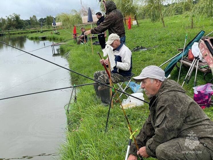 Калужские спасатели вышли на рыбалку