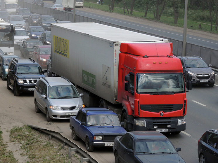 Даниелян: сотни фур с продукцией для РФ возвращаются в Армению из Грузии