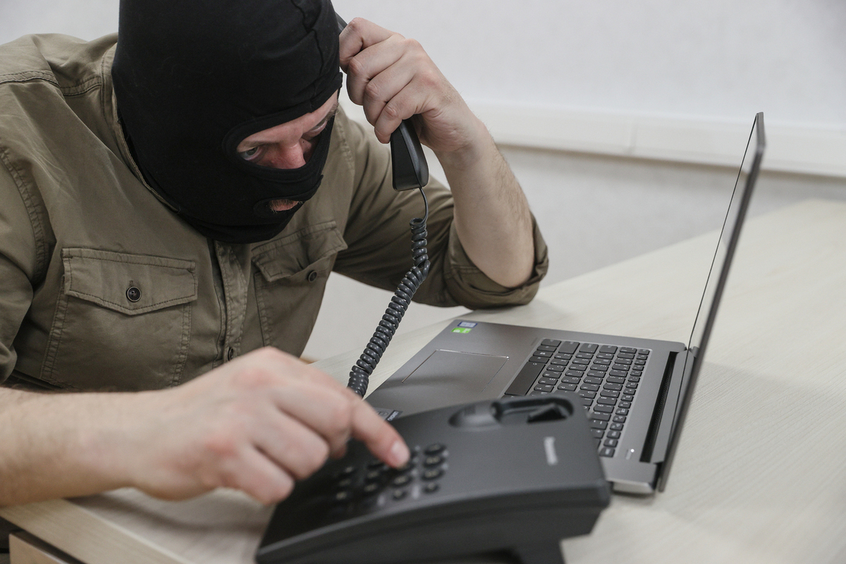 МВД предупредило о новой схеме обмана через предустановленное приложение