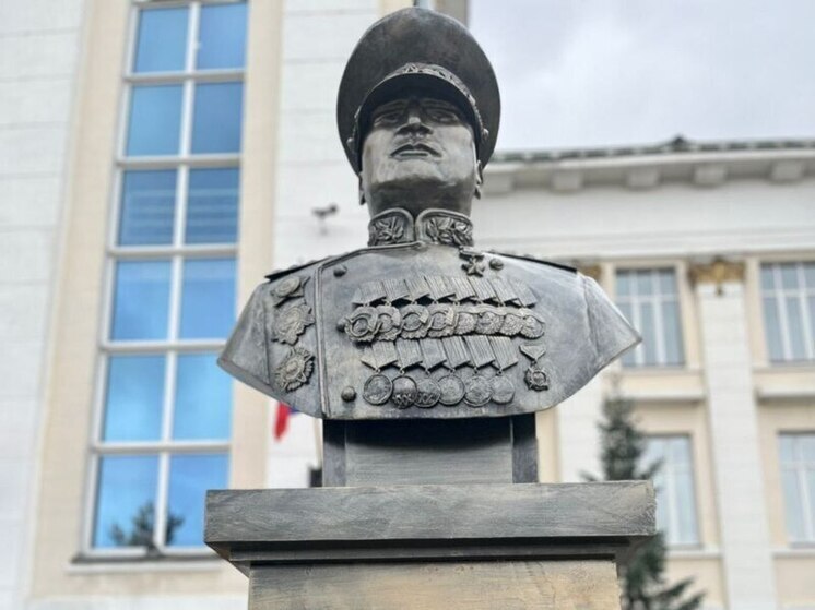 Бюст Герою СССР Ивану Масленникову открыли в Чите