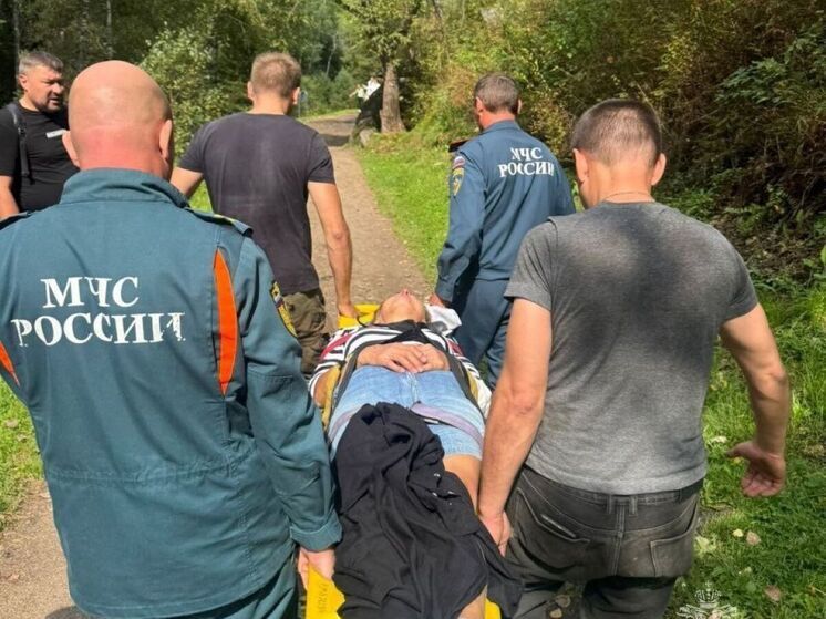 В Белокурихе женщина сломала спину во время подъема на гору