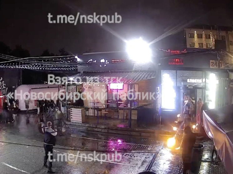 В Новосибирске устроили перестрелку с ракетницей: пострадала девушка