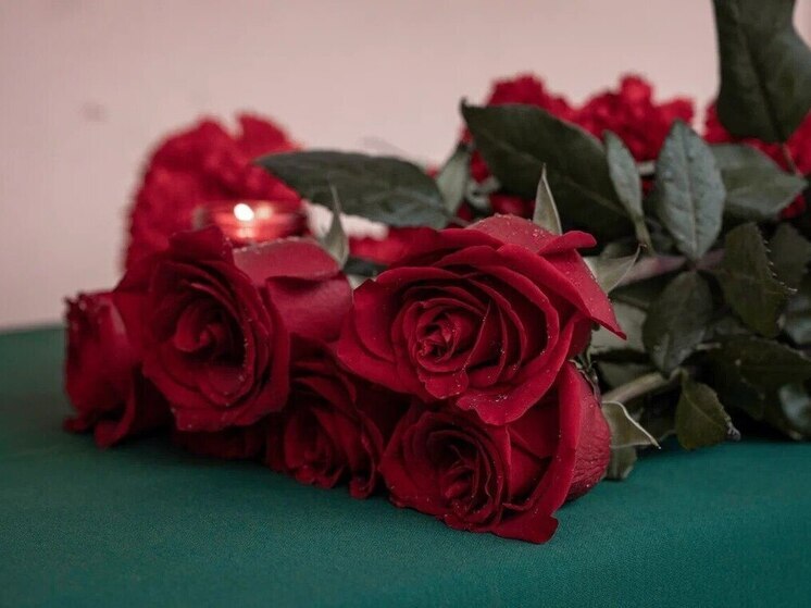 Единороссы почтили память героев в Мангушском округе