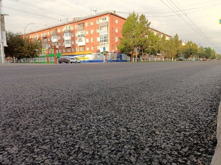 Новый асфальт появился на одной из улиц Кемерова