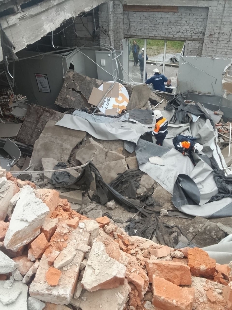 Во Владимире в рабочее время обрушился потолок в супермаркете